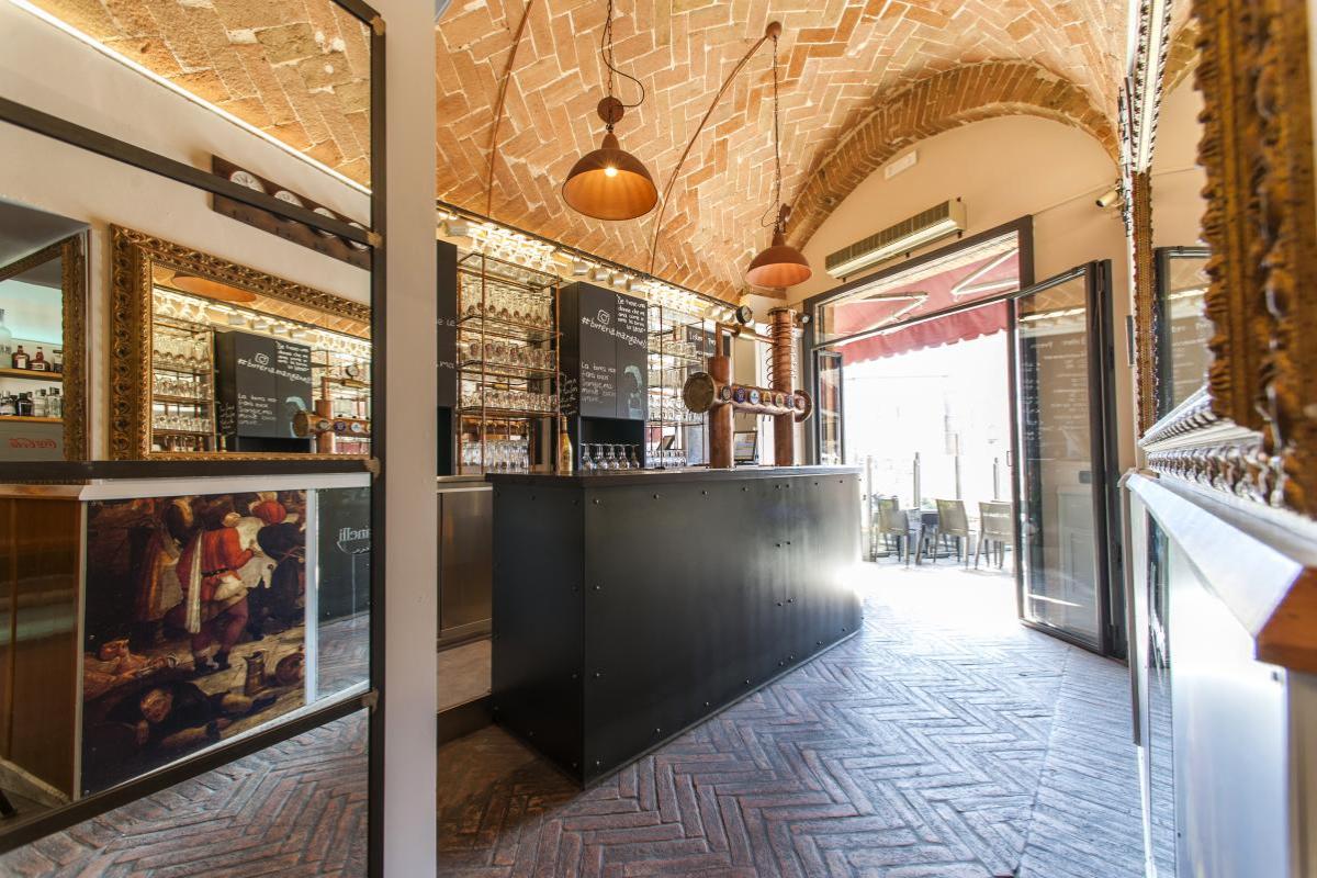 OMIF arredo Bar Caffetterie Lounge Bar per Birreria Manganelli Siena