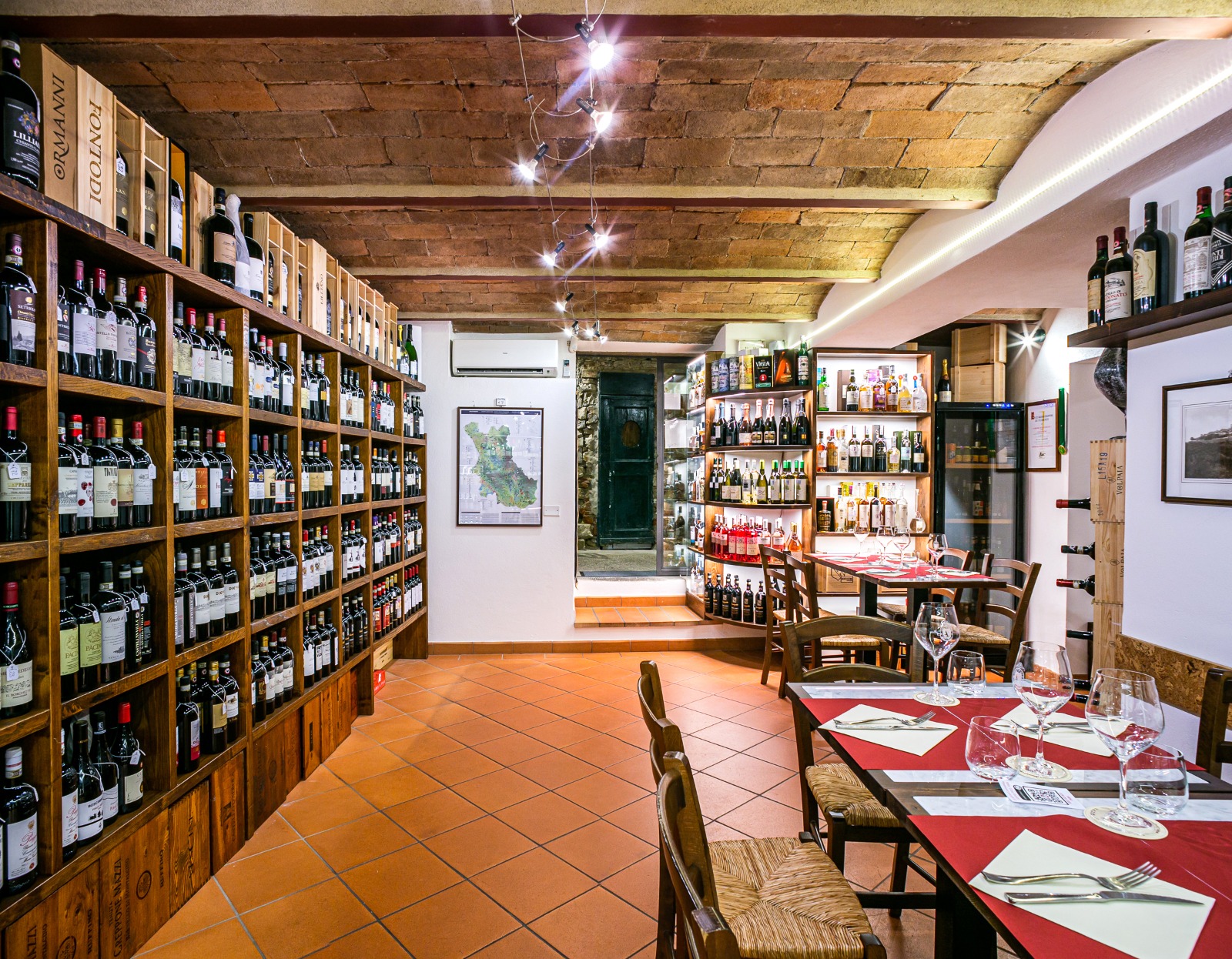 OMIF arredo Gastronomie Locali Tipici per Enoteca Casa Porciatti Radda in Chianti 
