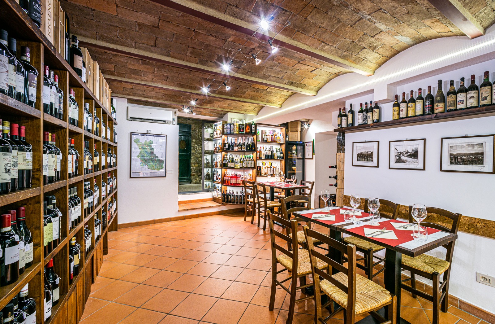 OMIF arredo Gastronomie Locali Tipici per Enoteca Casa Porciatti Radda in Chianti 