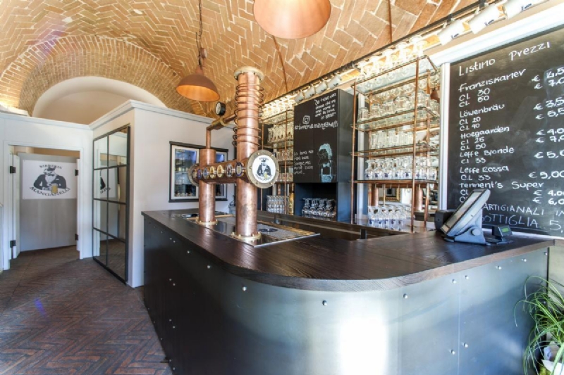 Realizzazione arredi Bar - Caffetterie - Lounge Bar come Birreria Manganelli - Siena by OMIF
