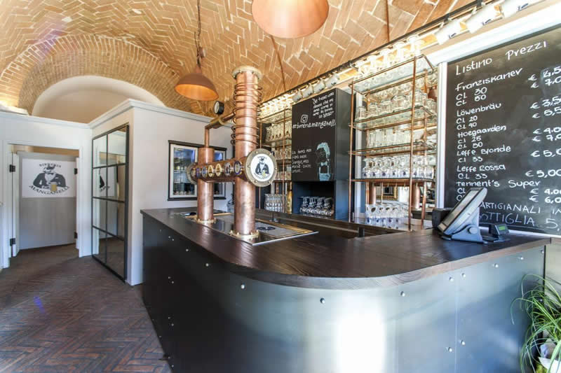 Arredo Bar Caffetterie Lounge Bar per Birreria Manganelli Siena