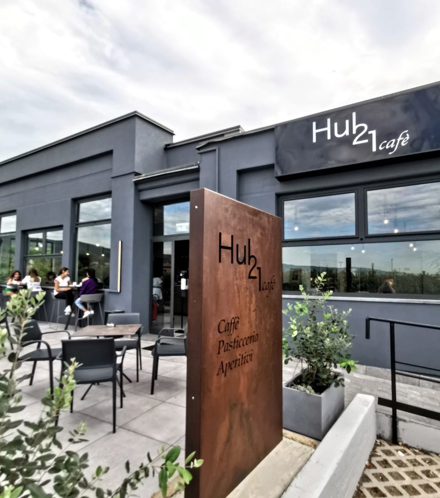 Arredi per Bar - Caffetterie - Lounge Bar per Hub 21 - Montale - OMIF