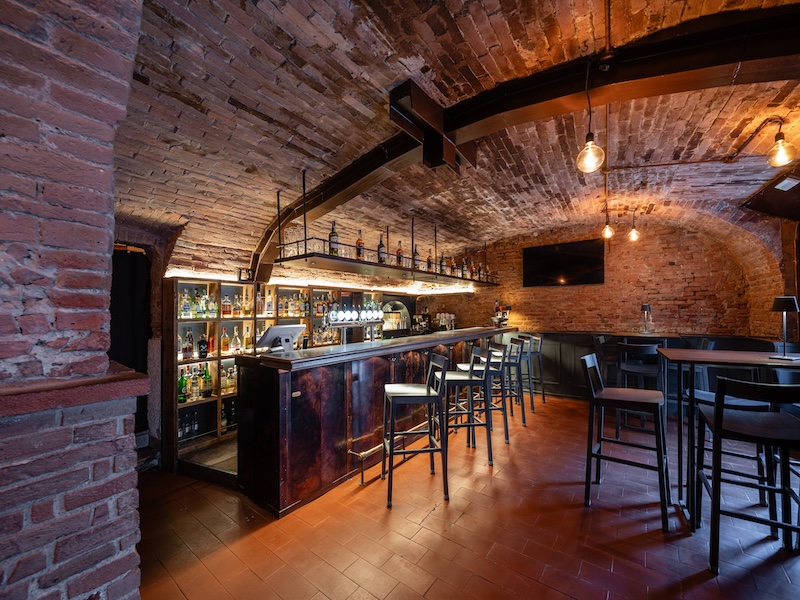 Restaurant Pizzeria Tavern furniture for The Irishman Siena