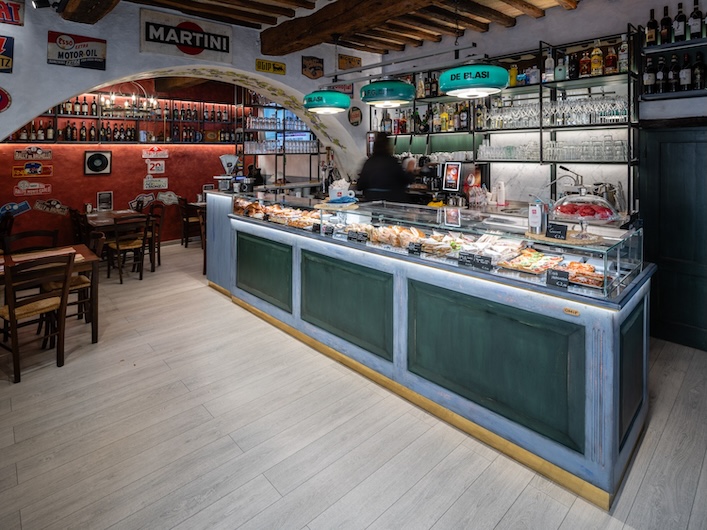 Arredo Alcune nostre realizzazioni per Bar Baccus le Cocche 