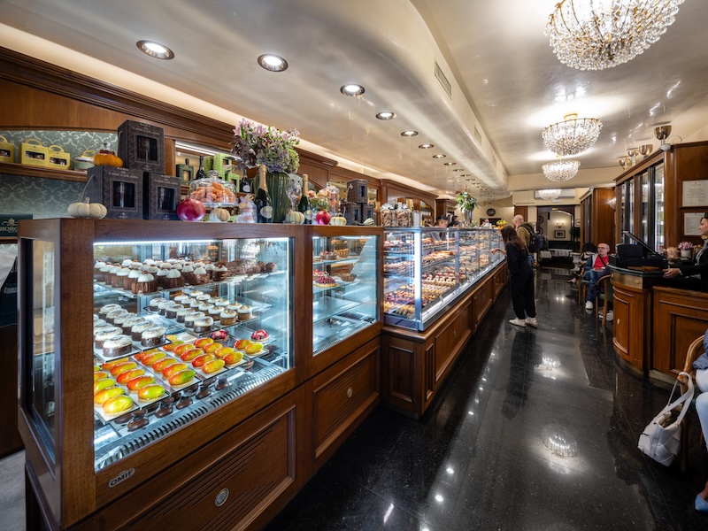 Arredo Alcune nostre realizzazioni per Pasticceria Giorgio – Firenze

