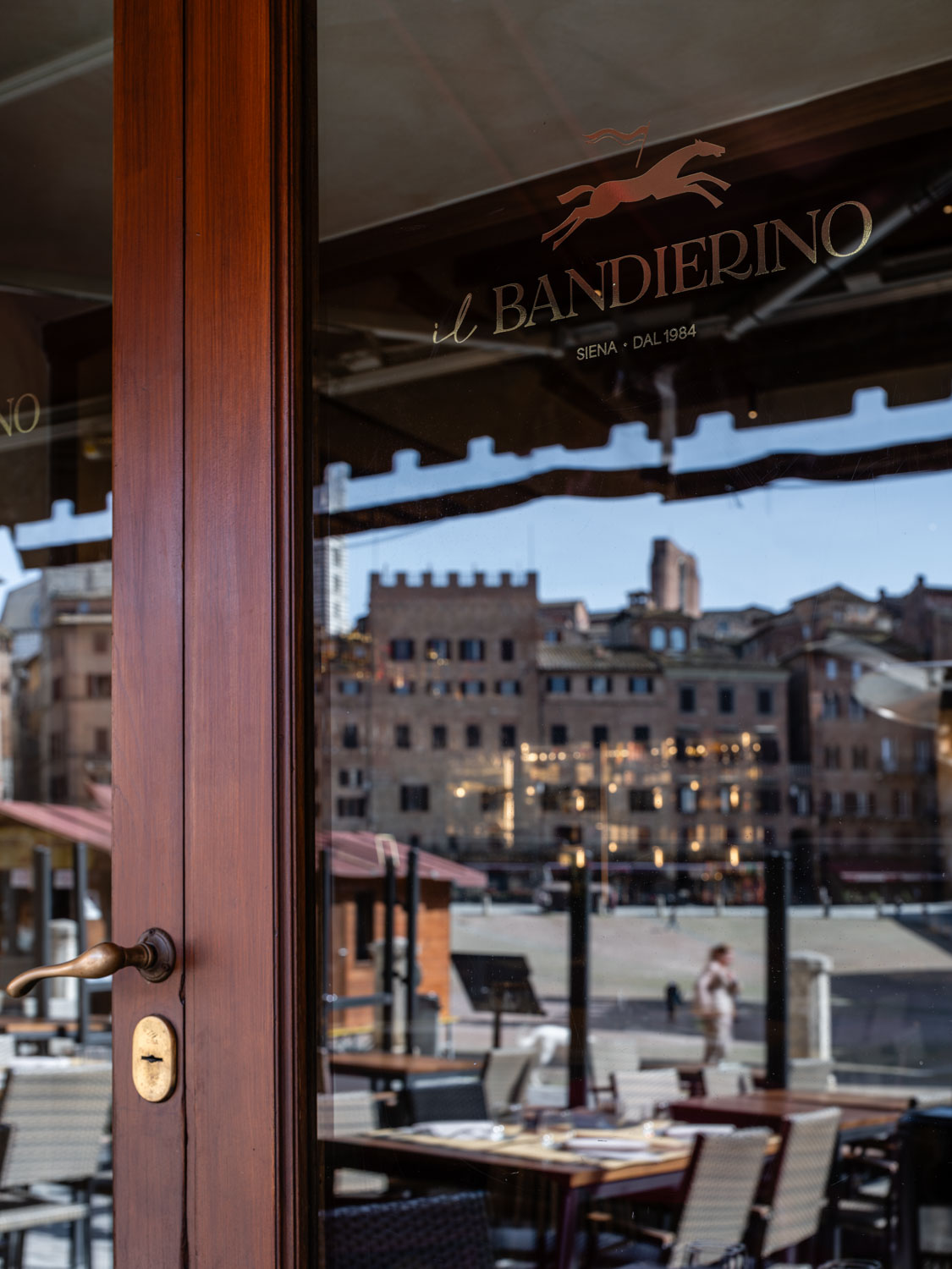 Arredo Ristoranti Pizzerie Osterie per Il Bandierino Siena 