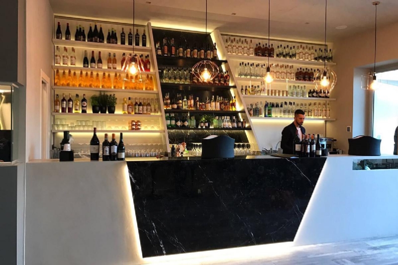 Realizzazione arredi Bar - Caffetterie - Lounge Bar come Sax - Castiglione della Pescaia by OMIF