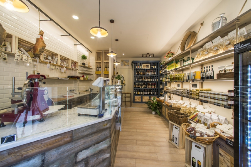 Realizzazione arredi Gastronomie - Locali Tipici come Destinatio - San Gimignano by OMIF