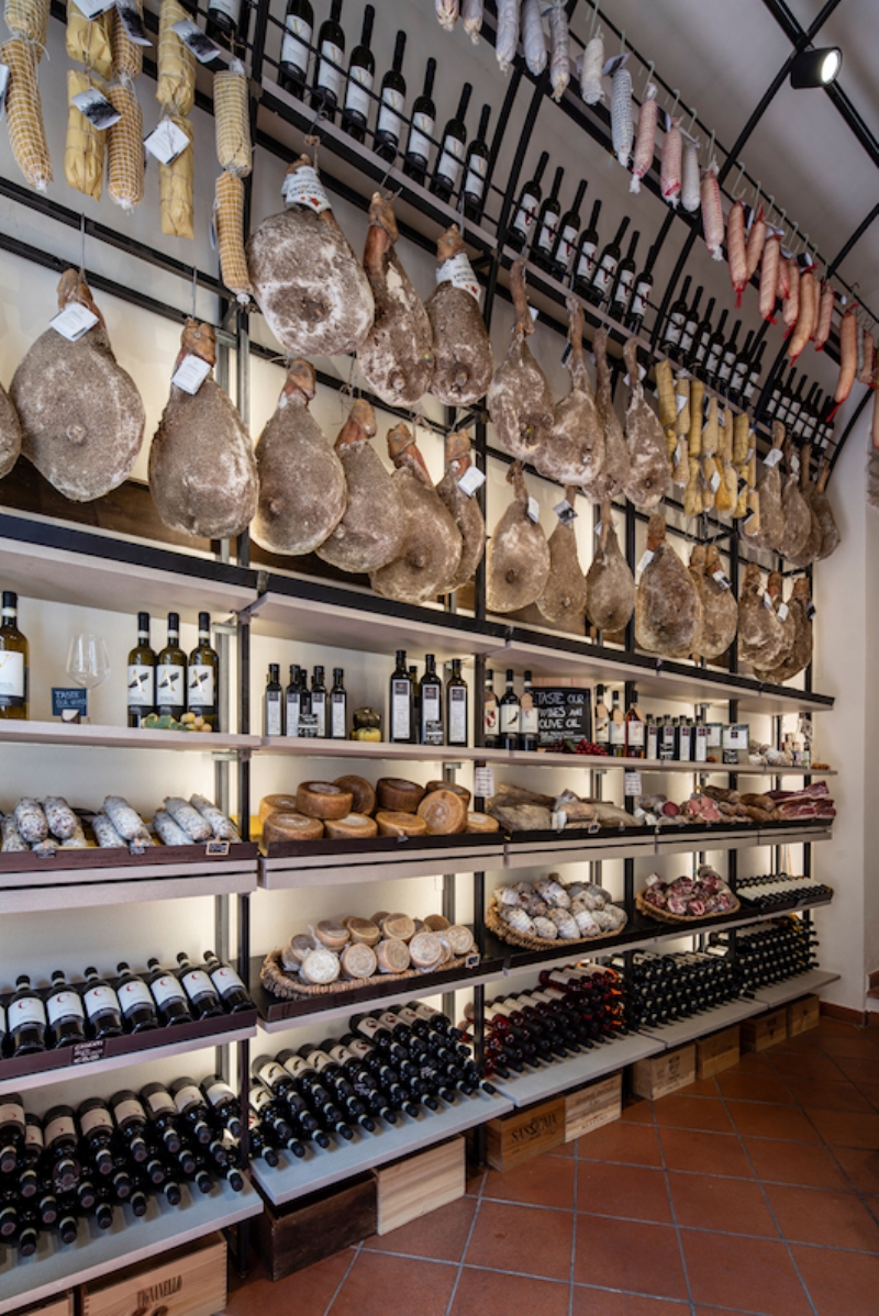 Realizzazione arredi Gastronomie - Locali Tipici come La Buca di Montauto - San Gimignano by OMIF