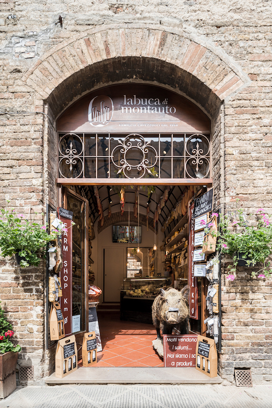 Arredi per Typical shop per La Buca di Montauto - San Gimignano - OMIF