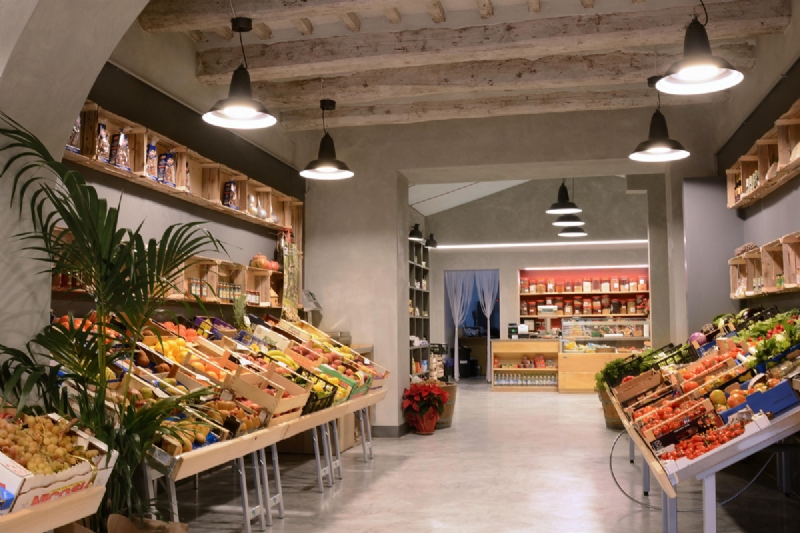 Furniture realization Typical shop as Ortofrutta Branchi - Tavarnelle by OMIF