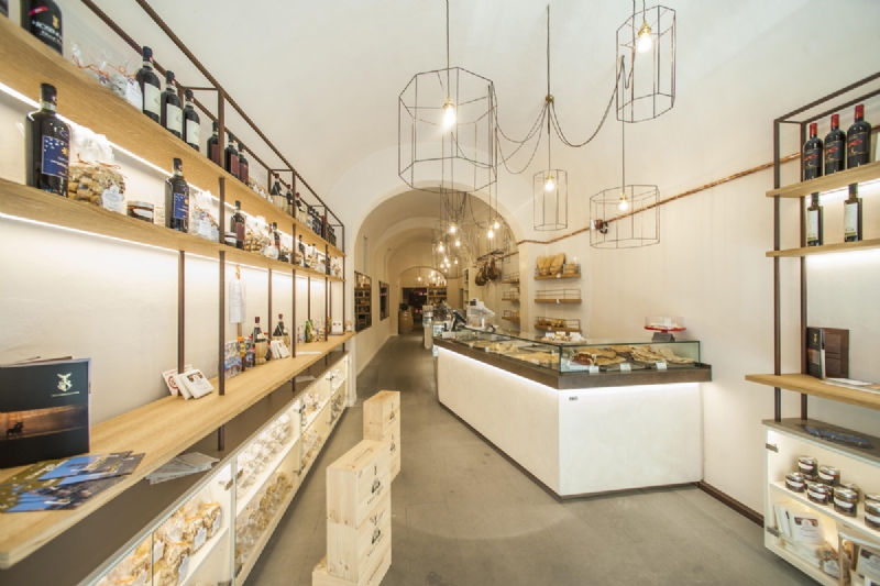 Furniture realization Typical shop as Rombo e Vas - Siena by OMIF