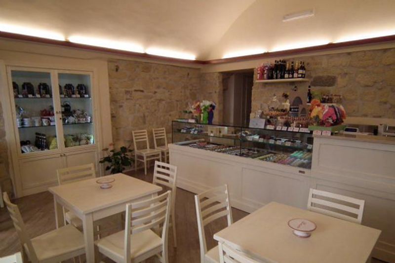 Realizzazione arredi Pasticcerie - Gelaterie come Belle Helene - Tarquinia by OMIF