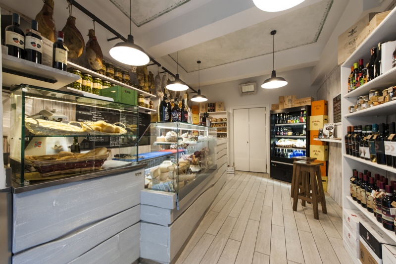 Furniture realization Typical shop as Il Vinaio - Siena by OMIF